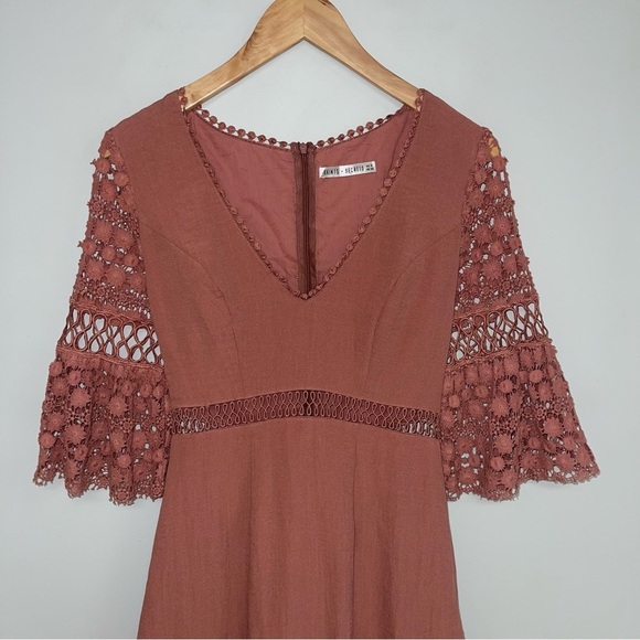 Saints + Secrets Dress Women's Size XS Rose Taupe Crochet Cut Out 3/4 Sleeves - Picture 3 of 8